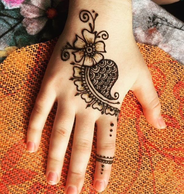 mehndi-circle-design-for-kids mehndi-circle-design-for-kids