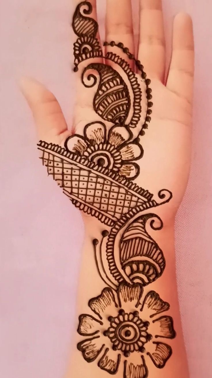 Easy-Arabic-Mehndi-Design Easy-Arabic-Mehndi-Design