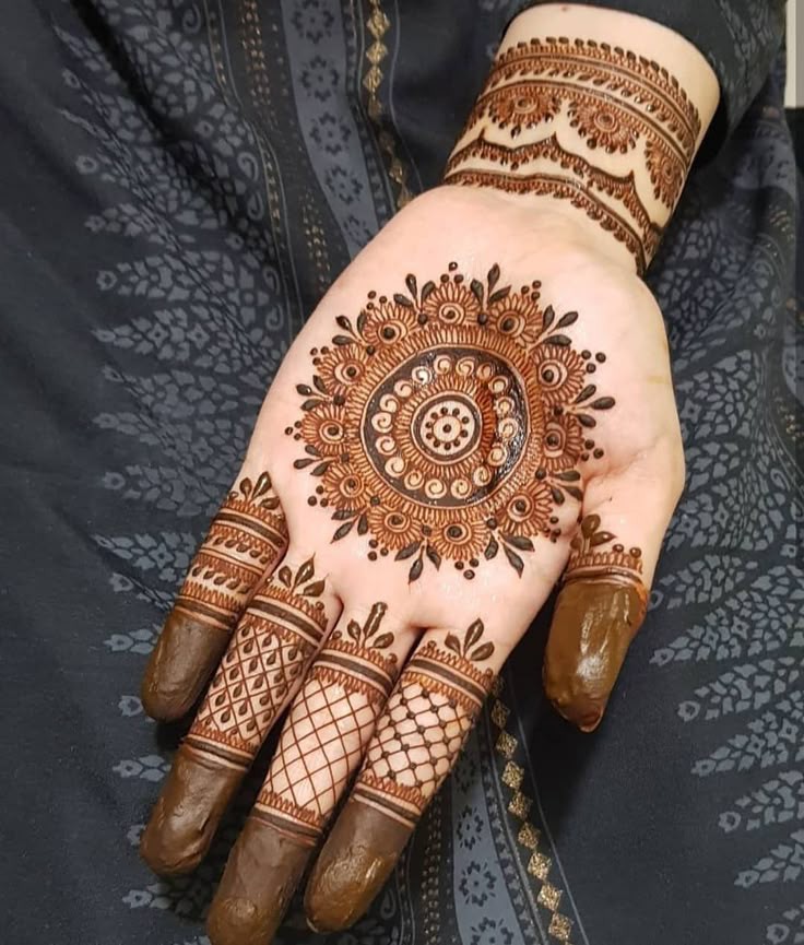arabic-front-hand-mehndi-design-simple-and-easy