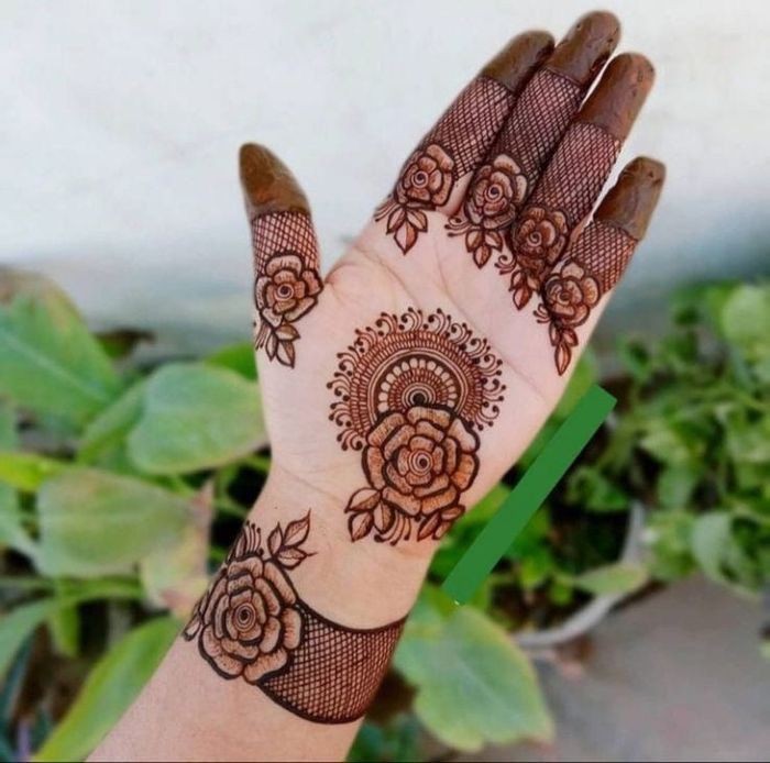 attractive-school-competition-royal-front-hand-mehndi-design