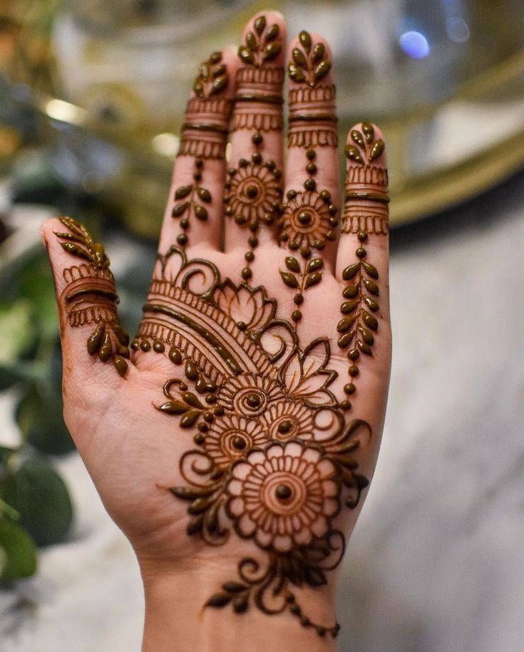 bail-royal-front-hand-mehndi-design