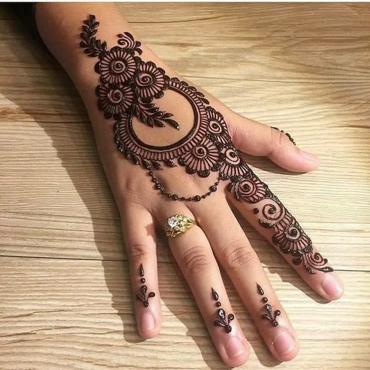 bridal-rajasthani-mehndi-royal-front-hand-mehndi-design