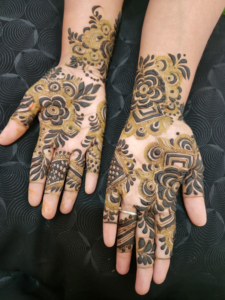 chand-mehndi-design-front-hand-simple-easy-and-beautiful