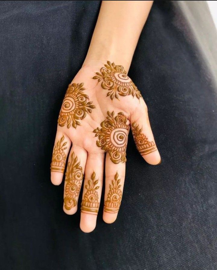 designer-mehndi-design-simple-front-hand