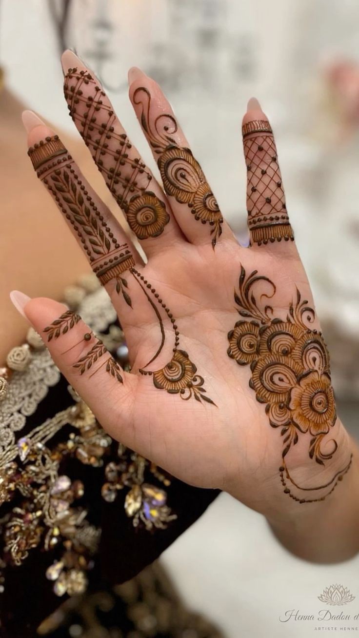 front-hand-simple-and-easy-mehndi-design-for-karva-chauth
