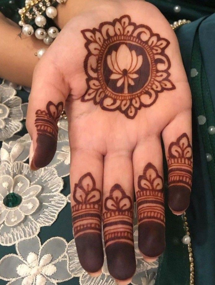 front-hand-simple-mehndi-design-bail