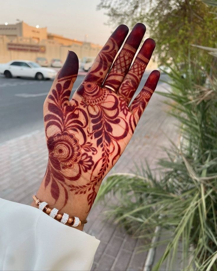 front-hand-simple-mehndi-design-bridal