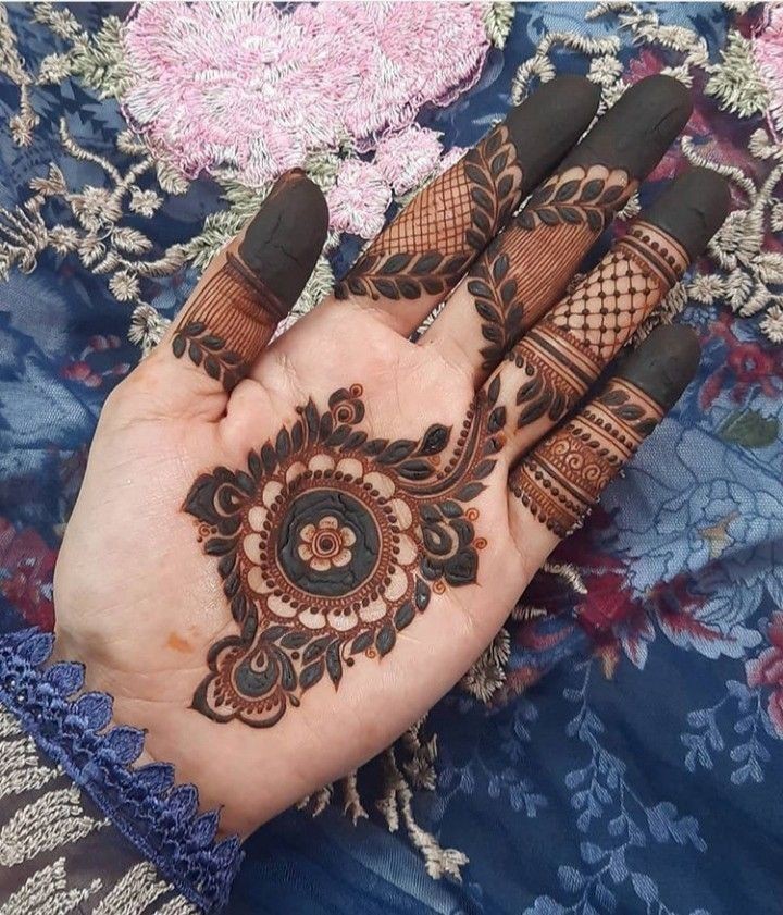 front-hand-simple-mehndi-design-bridal