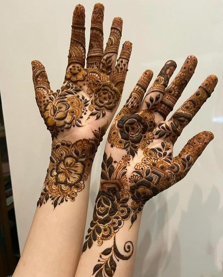 front-hand-simple-mehndi-design-circle-easy-and-beautiful