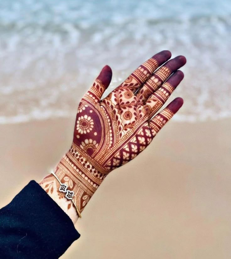 front-hand-simple-mehndi-design-easy-and-beautiful