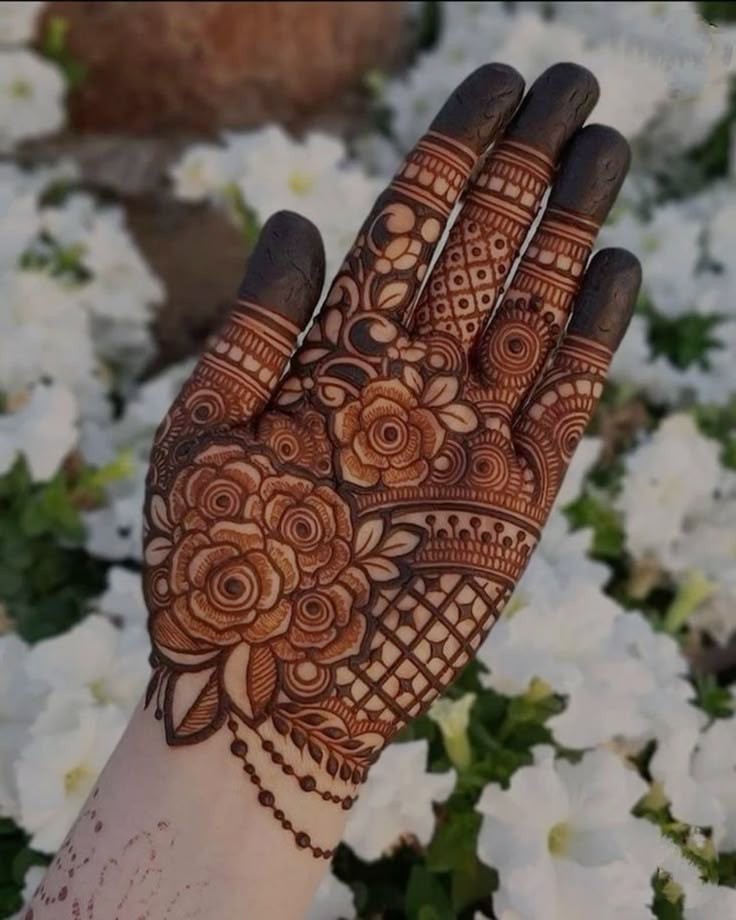 front-hand-simple-mehndi-design-karva-chauth