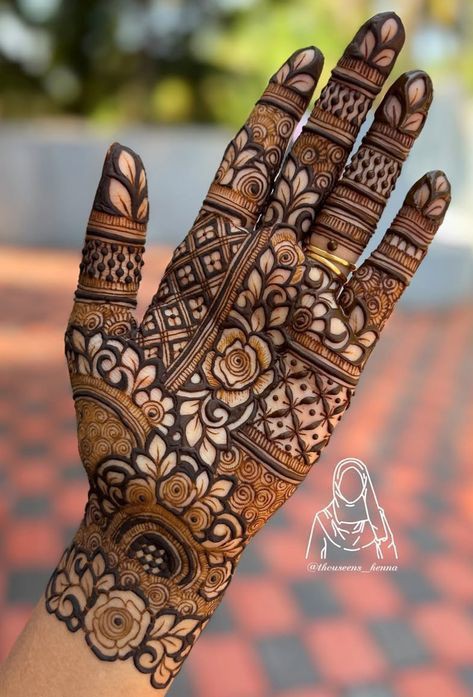 front-mehndi-design-easy-and-beautiful-aesthetic