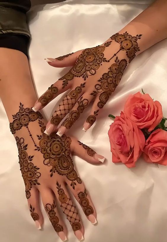 front-mehndi-design-easy-and-beautiful-arabic-back-hand