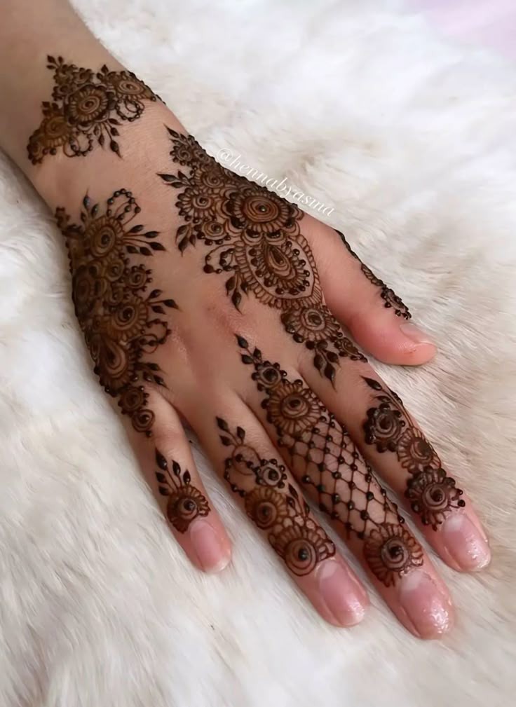 front-mehndi-design-easy-and-beautiful-back-hand-for-girl