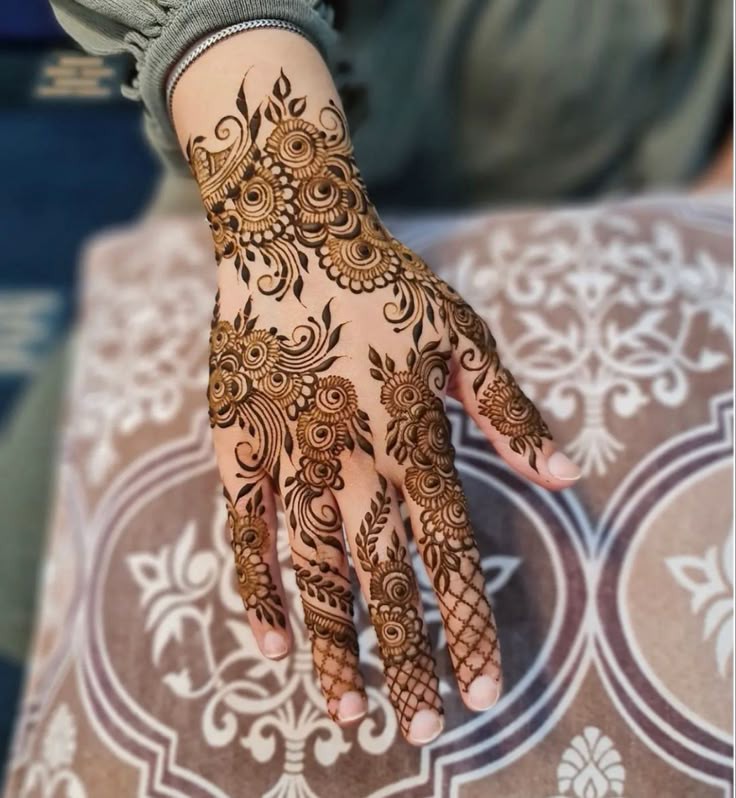 front-mehndi-design-easy-and-beautiful-back-hand-images