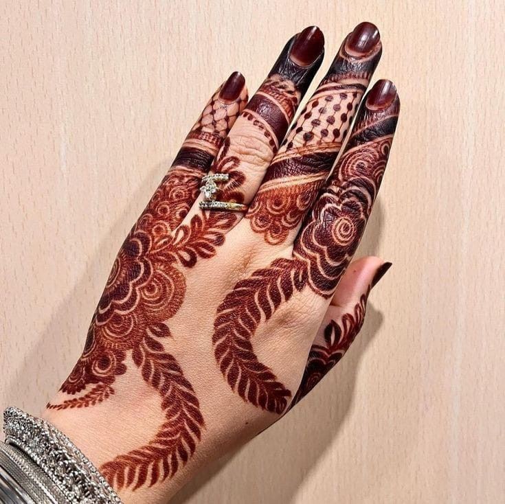 front-mehndi-design-easy-and-beautiful-chand
