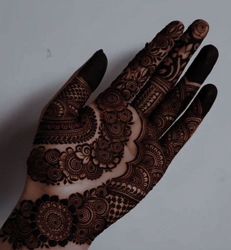 front-mehndi-design-easy-and-beautiful-circle-for-girl