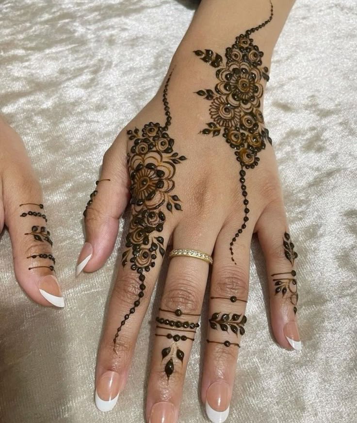 front-mehndi-design-easy-and-beautiful-for-girl