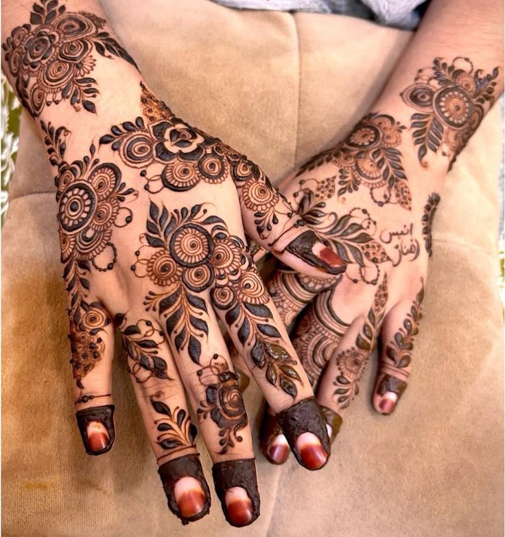 front-mehndi-design-easy-and-beautiful-instagram