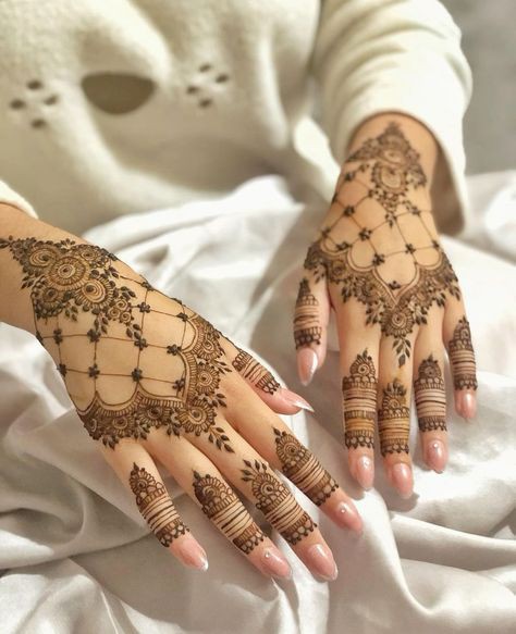 front-mehndi-design-easy-and-beautiful-instagram-arabic