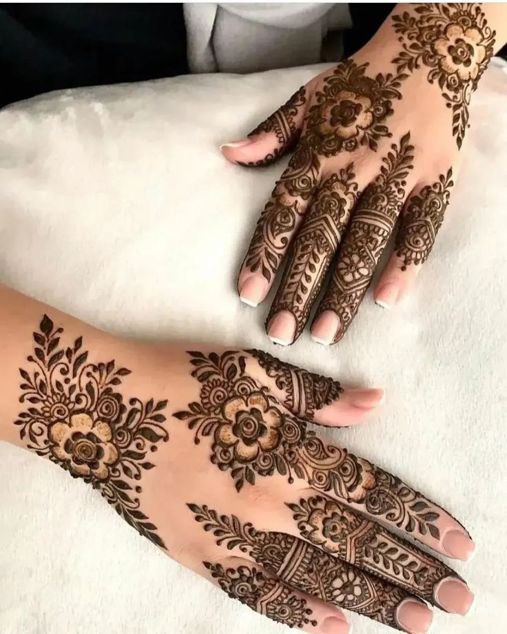 front-mehndi-design-easy-and-beautiful-with-name