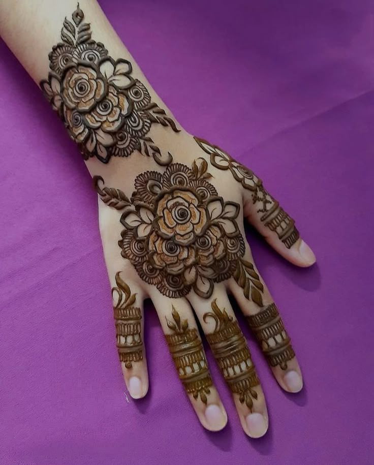 mehndi-design-easy-and-beautiful-aesthetic-front-hand