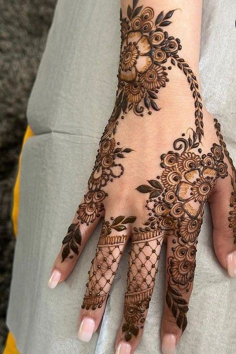 mehndi-design-easy-and-beautiful-arabic-for-girl