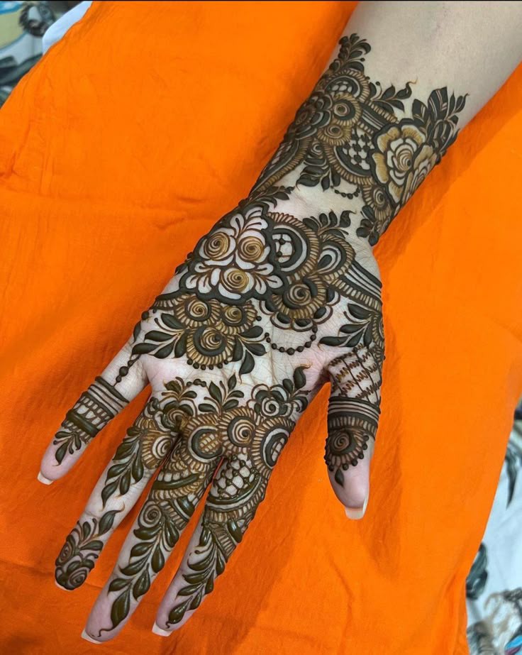 mehndi-design-easy-and-beautiful-back-hand-for-girl