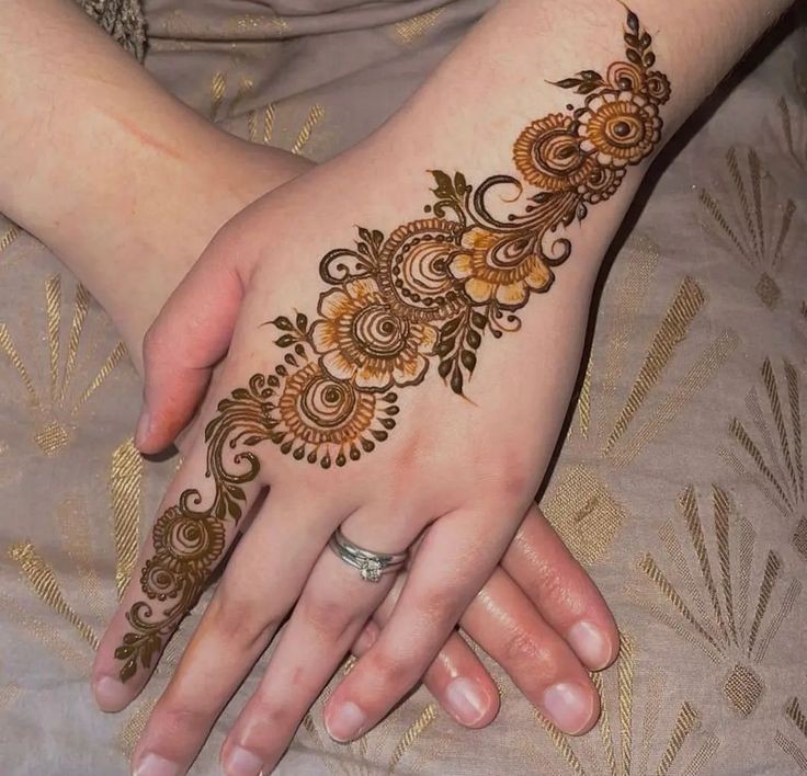 mehndi-design-easy-and-beautiful-back-hand-full-hand