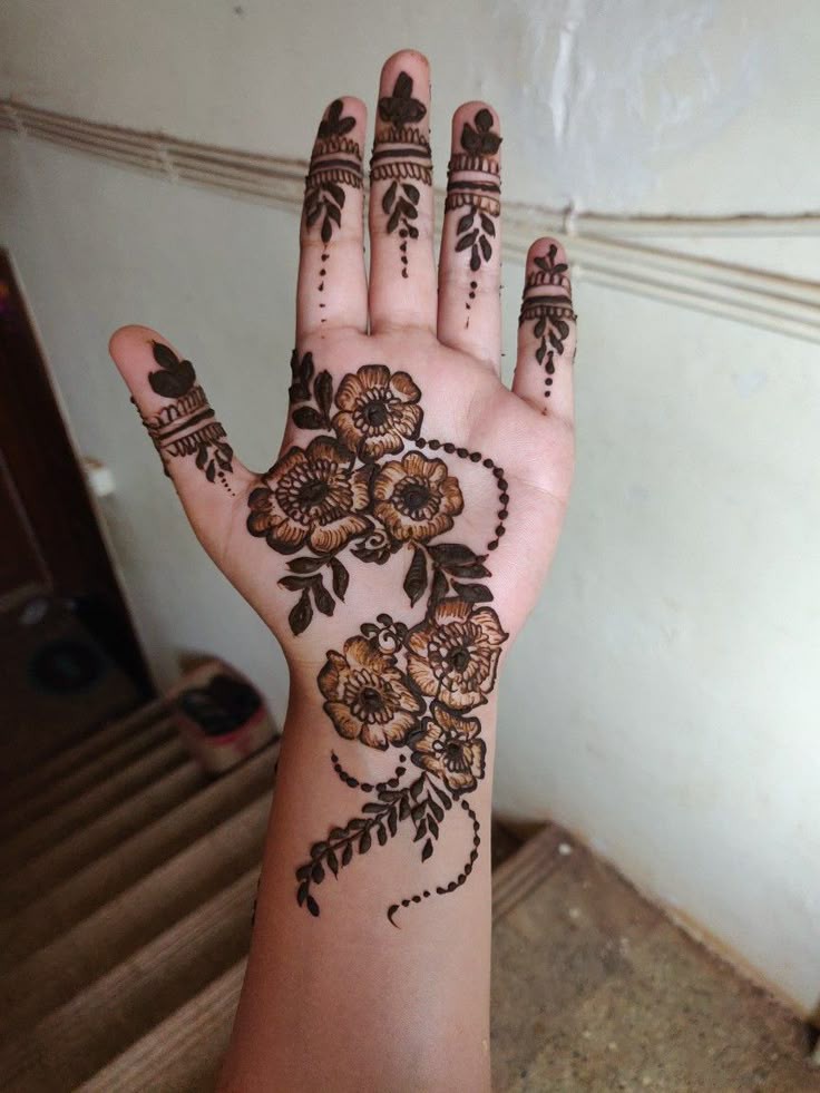 mehndi-design-front-hand-mehndi-design-simple-and-beautiful