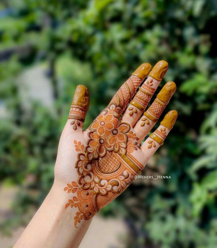 simple-arabic-front-hand-mehndi-design