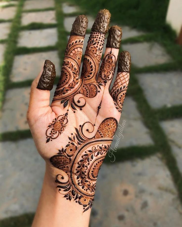 simple-cross-mehndi-design-front-hand-easy-and-beautiful