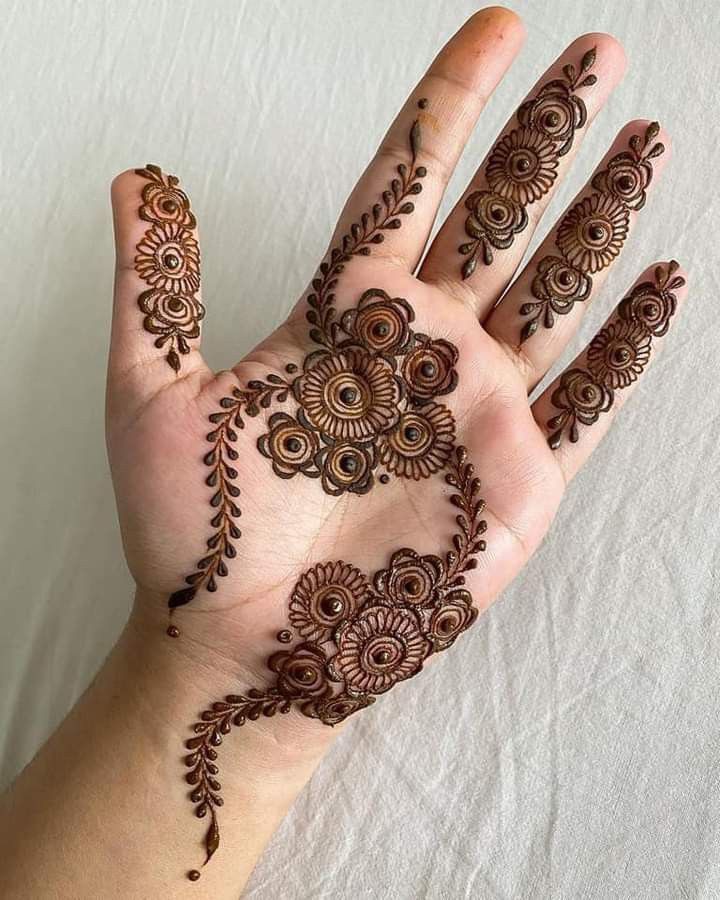 simple-cute-mehndi-design-front-hand
