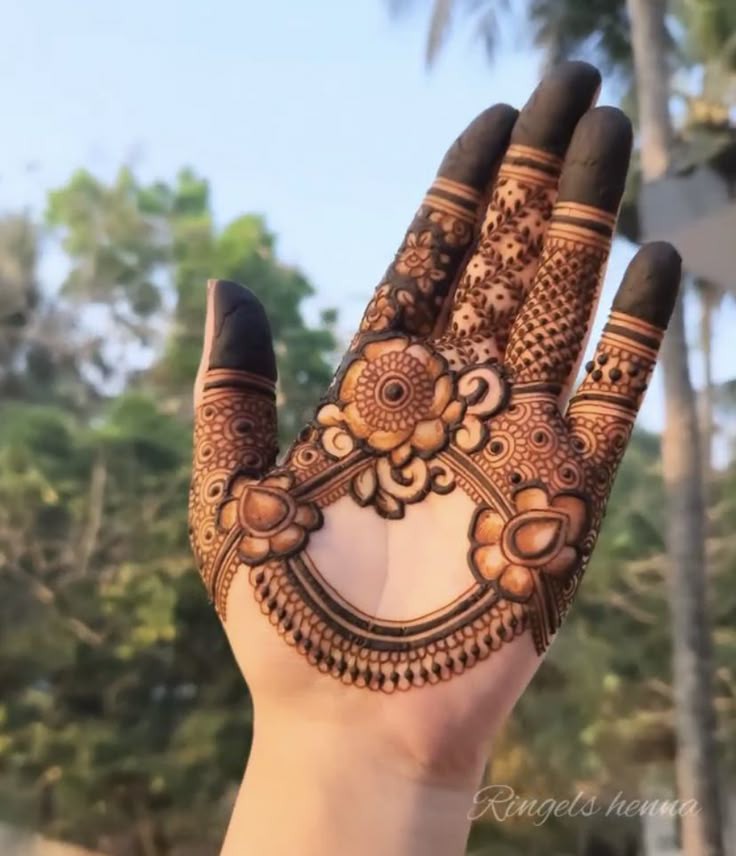 unique-royal-front-hand-mehndi-design